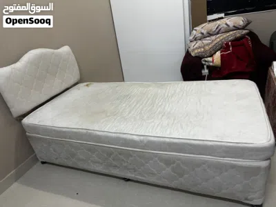 2 سرير وطاولة 3