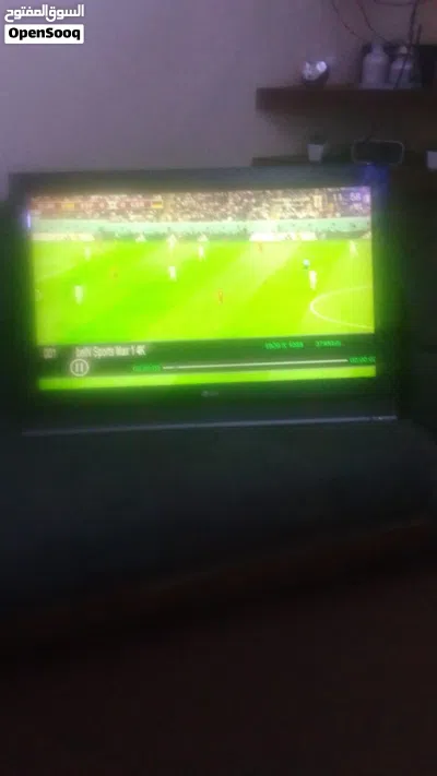 شاشه LG عادي مش سمارت شغاله بصلاة ع النبي فيها بقعه وخط خفيف مش مئثرات 2