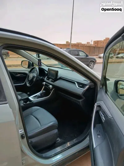 Toyota RAV 4 XLE 2