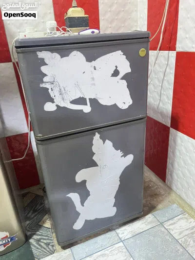 ثلاجه صغيره شغاله مرتبه ونضيفه جدا 2