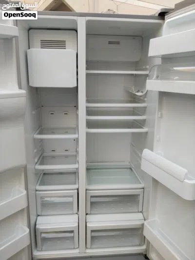 Samsung fridge for sale good condition and working properly good with warranty 3