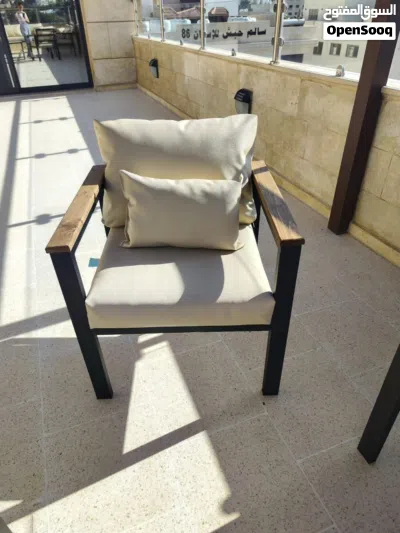 طقم اثاث خارجي مستعمل شبه جديد 3