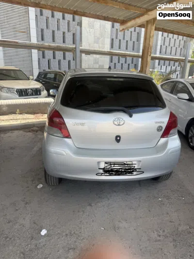 Toyota Yaris E 4