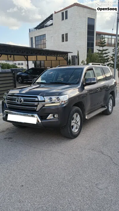 Toyota Land Cruiser GXR 2