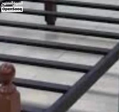 سرير مفرد بحالة متين وممتازة مع مرتبة 2