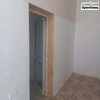 استوديو للايجار بمنطقة الرمله.قصربن غشير طريق العمايم 2