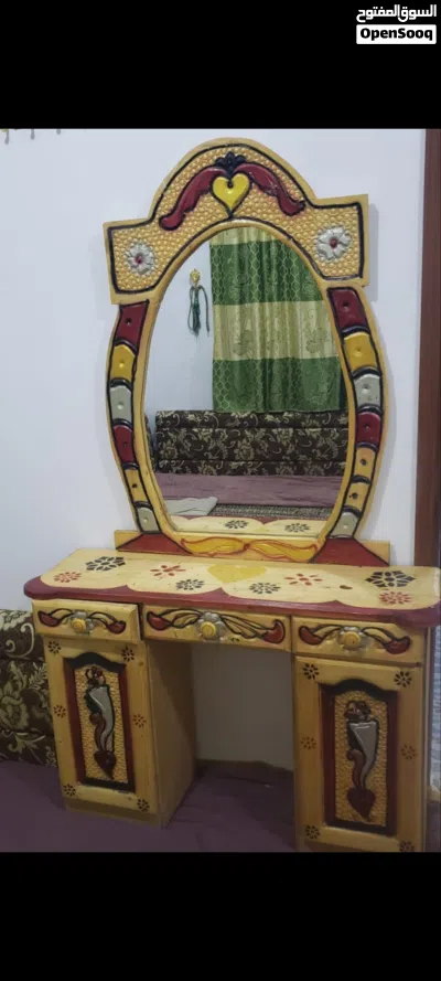 غرفه نوم سويدي كرسي وتسريحه 2