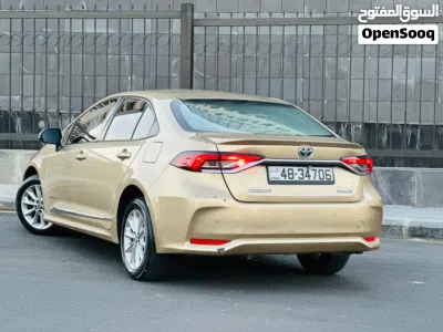 Toyota Corolla LE 4