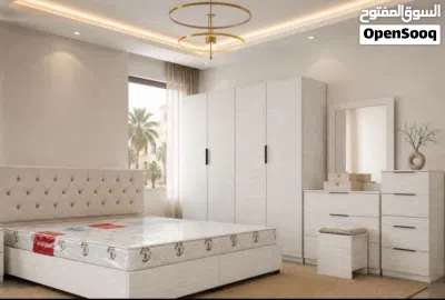 تتوفر مجموعة أثاث غرفة نوم كاملة (طاولة تزيين، وخزانة ملابس، وطاولة جانبية) في جدة - مع خدمة توصيل 3