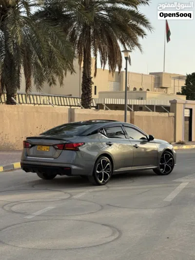 Nissan Altima SR 4