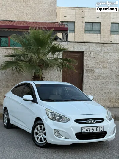 Hyundai Accent Standard 3