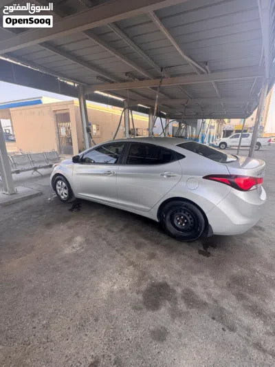 Hyundai Elantra SE 2