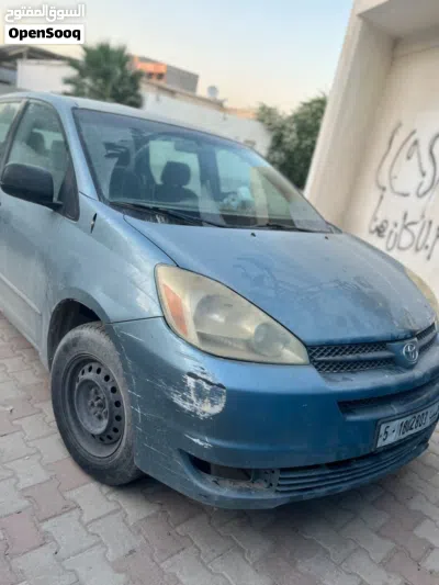 Toyota Sienna LE 4