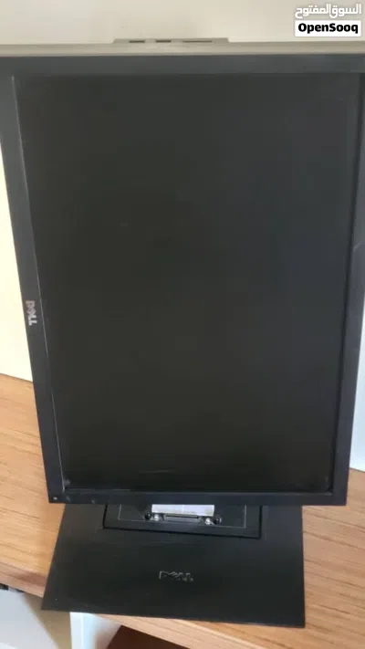 شه كمبيوتر ماركه DELL اصليه حجم 24 فيها جميع المداخل تقدر تستعملها ع كل الاجهزه يوجد بها مدخل صوت 2