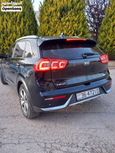 Kia Niro EX Touring 4