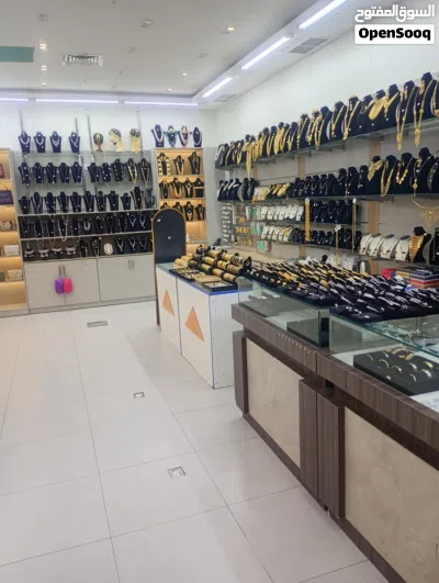 محل بإحدى اشهر مجمعات الجهراء للبيع خلو يصلح لاكثر من نشاط 2