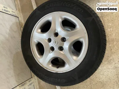 جنوط أصلية Renault مع 4 عجلات Hankook Kinergy Eco مقاس 195/65R15، حالة جيدة، رقم الهاتف 3
