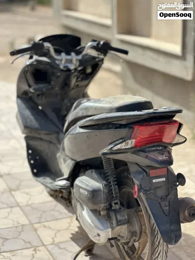 هوندا PCX150 3