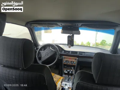 Mercedes Benz E-Class E 200 2