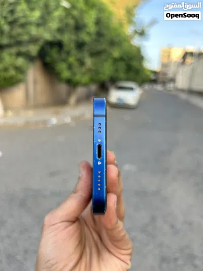 ايفون 12 عادي نظيف لون ازرق المميز 4