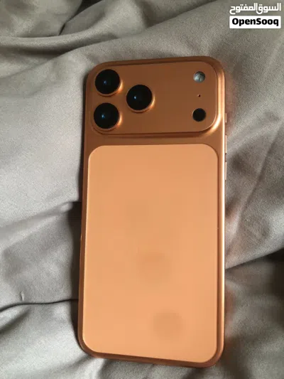 iPhone with broken screen 4