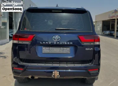 Toyota Land Cruiser GXR 2