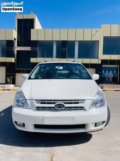 Kia Carnival LX 4