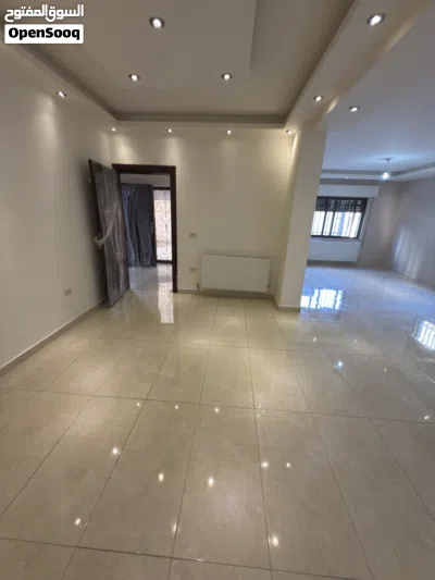 شقه مميزه للبيع 228 متر داخلي مع ساحه خارجيه 200 متر في عمان/ضاحيه الرشيد قابل للتفاوض بشئ بسيط 3
