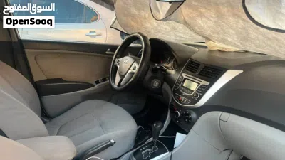 Hyundai Accent Standard 3