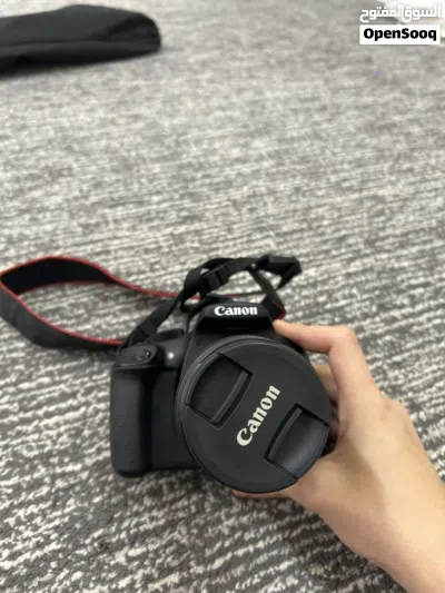 Canon EOS 1300 للبيع مع الاكسسوارات 2