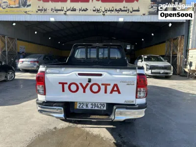 تويوتا هيلوكس Standard 3