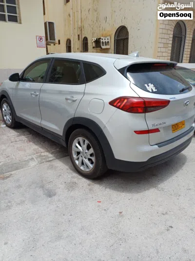 Hyundai Tucson SE 3