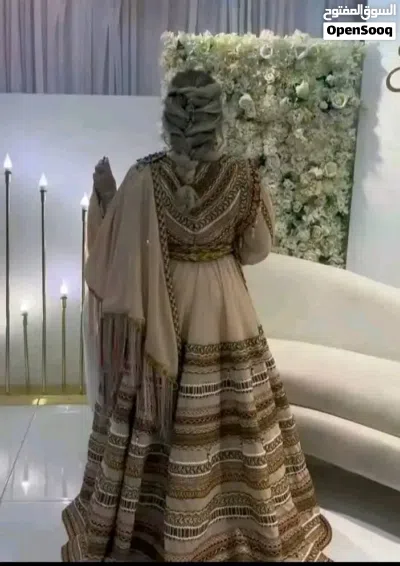 Robe kabyle beige et en colère 2