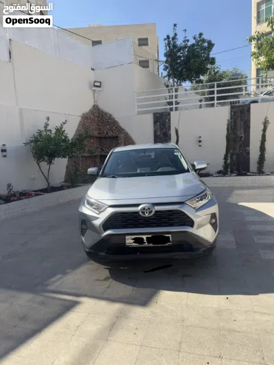 Toyota RAV 4 LE 3
