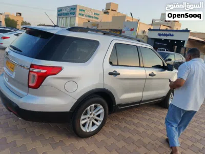 Ford Explorer Base 3