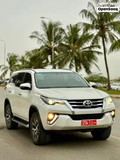 Toyota Fortuner Standard 2