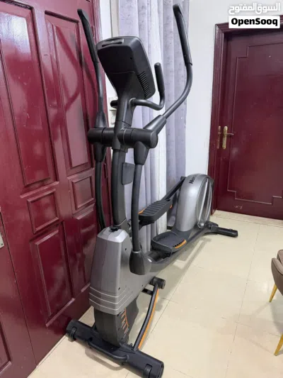 للبيع جهاز NordicTrack Elliptical الأصلي بحالة ممتازة جداً. 4