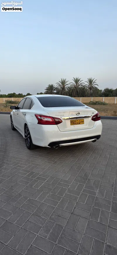 Nissan Altima SV 2