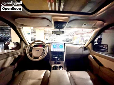 Ford Explorer XLT 2