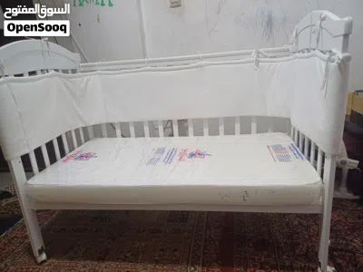 سرير اطفال بحاله ممتازه 2