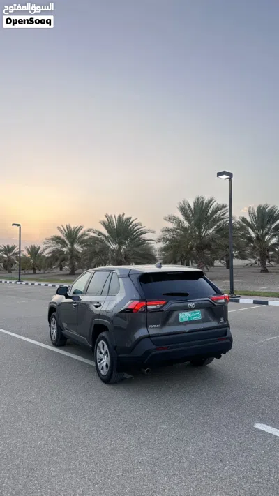 Toyota RAV 4 LE 3