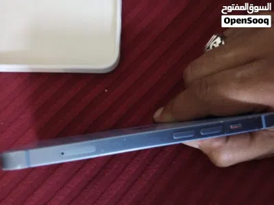 آيفون 14 أزرق مستعمل بحالة ممتازة مع شاحن 128 جيجابايت بسعر حرق 4