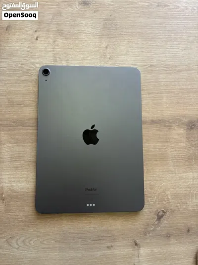 ايباد اير M1 (مساحة 256GB) بحالة الوكالة مع الكرتونة الأصلية وحافظة أنيقة وكامل ملحقاته iPad Air 5 3