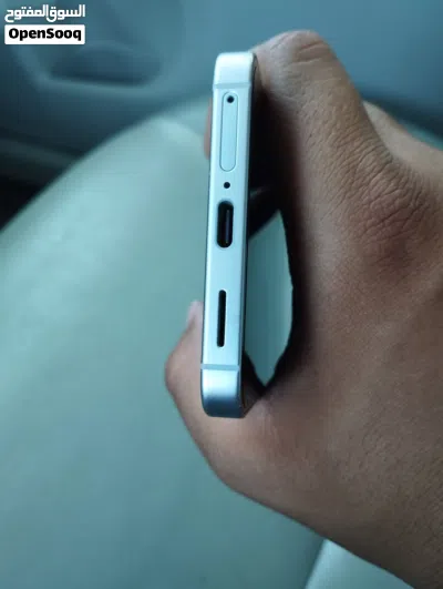 للبيع الفوري جهاز SAMSUNG S25 256 GB معه كرتونه وارد شرق أوسط الجهاز نضيف جدا مش مفتوح ولا مصلح 3