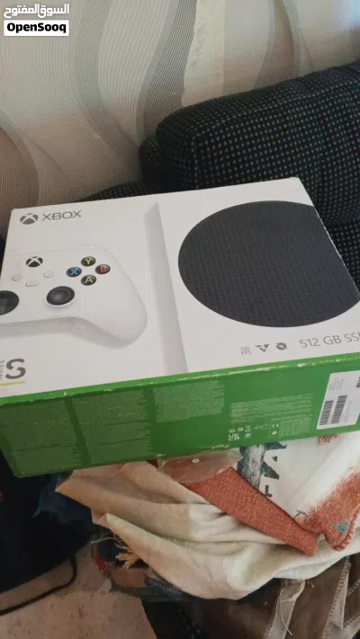 اكس بوكس سيريس اس بحالة الجديد للبيع ب 190 مع حساب gtav نسخه ال xbox one 4
