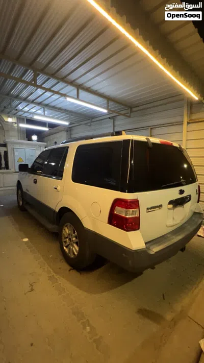 Ford Expedition Standard 4