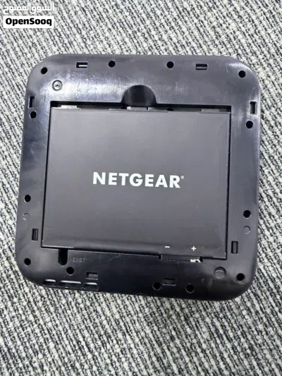 راوتر Netgear Nighthawk M5 MR5100 5G بحالة ممتازه يشتغل علي شبكة زين 3