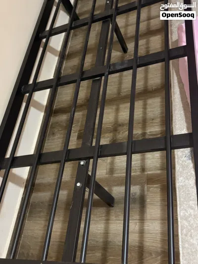 سرير معدن مفرد مستعمل متوفر عدد 2 2