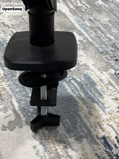 Monitor arm 4