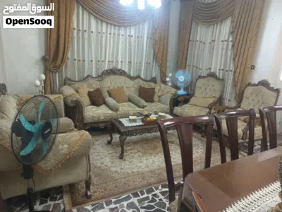 طقم ضيوف مصري مع الطربيزات مع طاولة سفره و 8 كراسي وفضيتين للبيع 2